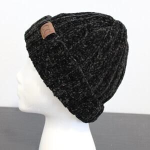 CC BEANIE SOLID RIBBED CHENILLE HAT IN BLACK